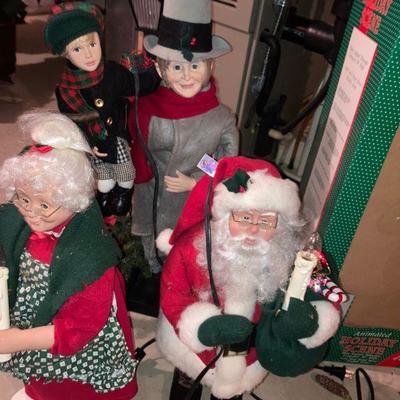Lot B72 Lot of Animated / Light up Christmas Figurines