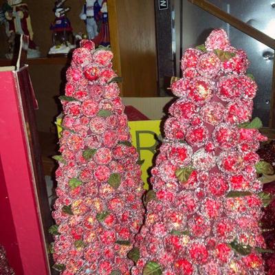 Lot B77:  A red red Christmas?  All red holiday decor! 