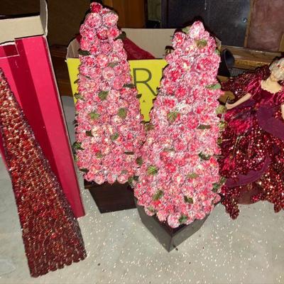 Lot B77:  A red red Christmas?  All red holiday decor! 