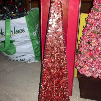 Lot B77:  A red red Christmas?  All red holiday decor! 