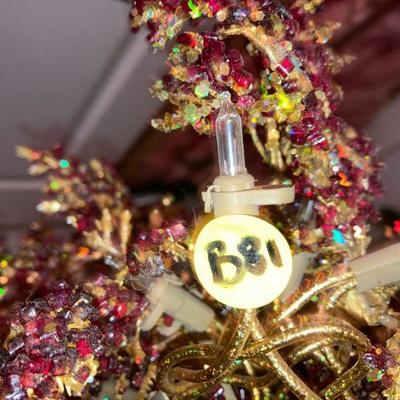 Lot B81: Unique Christmas Decor, very pretty! 