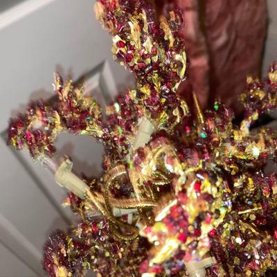 Lot B81: Unique Christmas Decor, very pretty! 