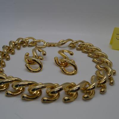 Lot J1: Vintage:gold tone Choker Necklace and pierced earring set 