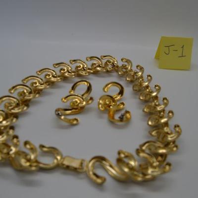 Lot J1: Vintage:gold tone Choker Necklace and pierced earring set 