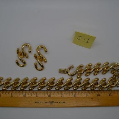 Lot J1: Vintage:gold tone Choker Necklace and pierced earring set 