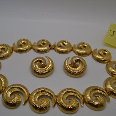 Lot J2: Necklace/Earring Set Vintage Goldtone