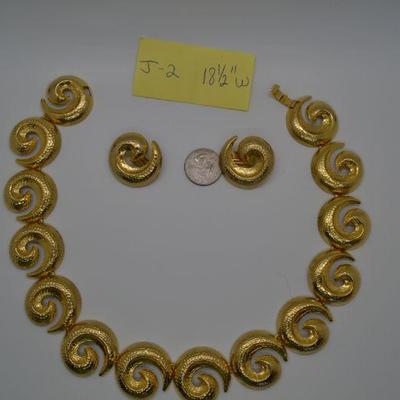 Lot J2: Necklace/Earring Set Vintage Goldtone