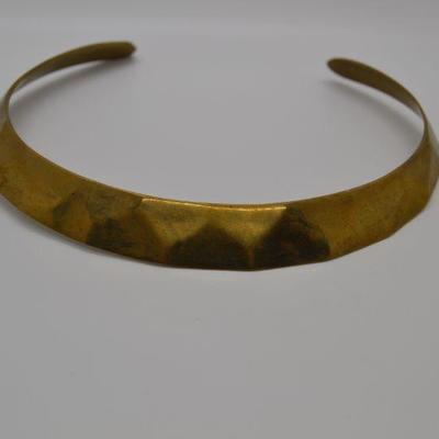 Lot J6: Goldtone choker and necklace