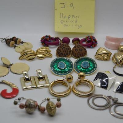 Lot J9: 16 pair (pierced) earrings vintage