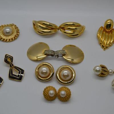Lot J11: 8 Pairs of vintage clip-on earrings