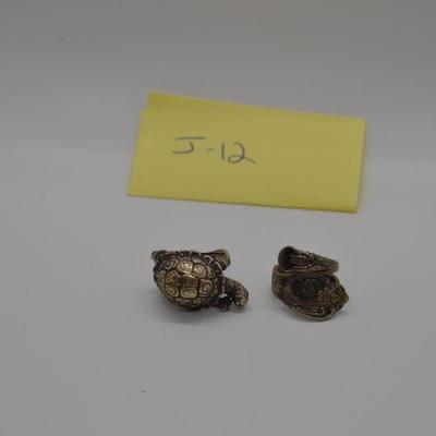 Lot J12: Vintage pair of rings Turtle
