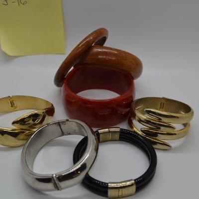 Lot J16: Vintage Bangles/Hinged Bracelets