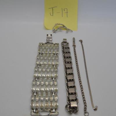 Lot J17: Silvertone Vintage Jewelry Lot
