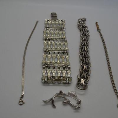 Lot J17: Silvertone Vintage Jewelry Lot
