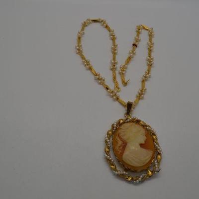 Lot J20: Vintage Van Del Cameo pendants secret compartment watch 