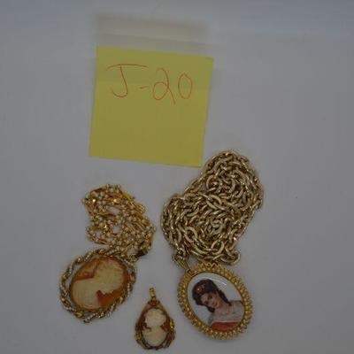 Lot J20: Vintage Van Del Cameo pendants secret compartment watch 
