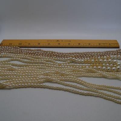 Lot J22: Vintage Necklaces faux pearl