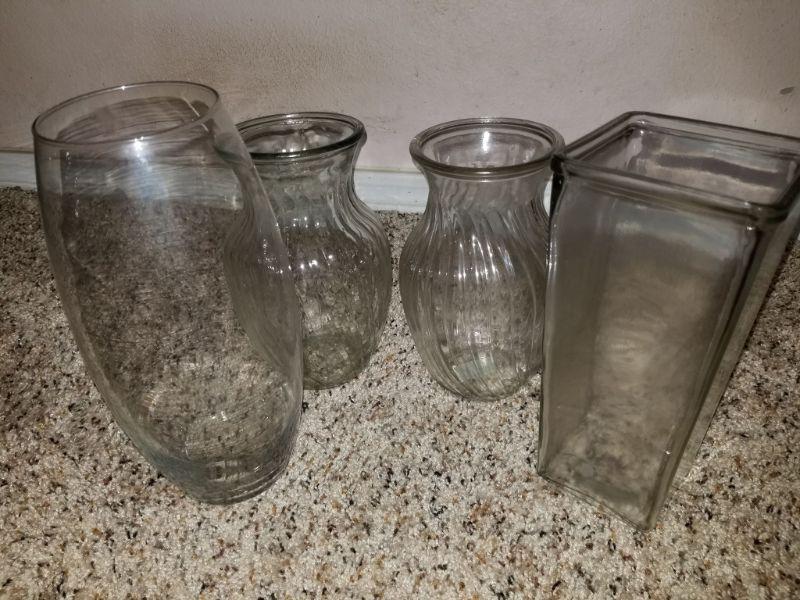 Lot 49 Clear vase set