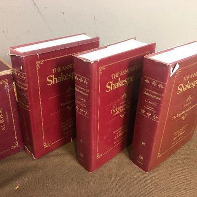 #155 The Annotated Shakespeare 3 volume set 