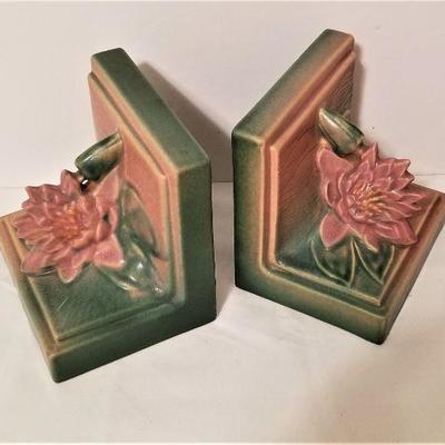 Lot #152  Pair ROSEVILLE Water Lily Bookends - 1943
