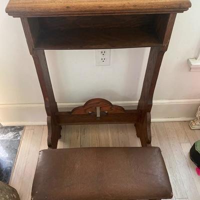 Lot # 725 Oak Prayer Bench 
