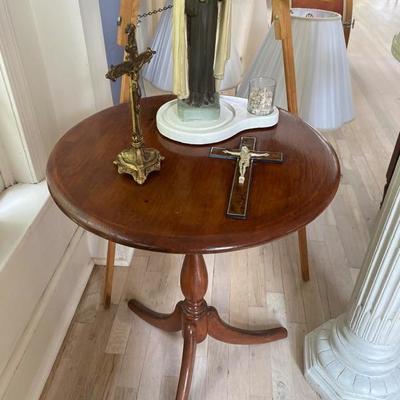 Lot # 729 Round Pedestal Table with Religious Decor