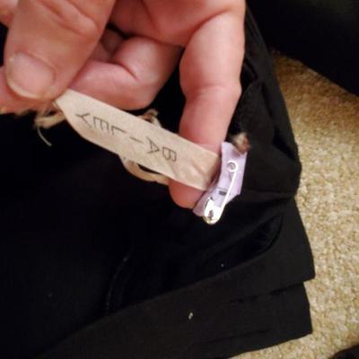 MB- 271   :  ladies pants size 6 and 8 