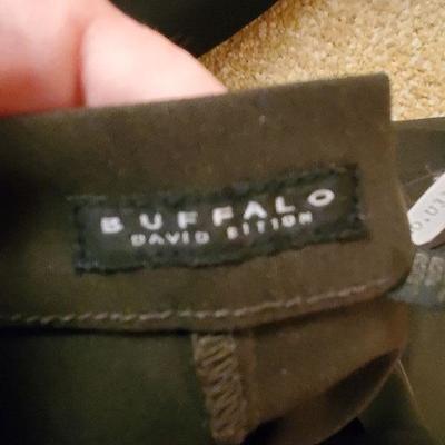 MB- 271   :  ladies pants size 6 and 8 