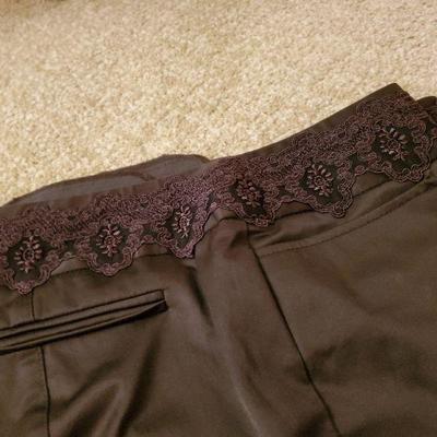 MB- 271   :  ladies pants size 6 and 8 