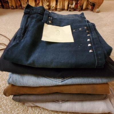 MB-273:  Women's Jeans