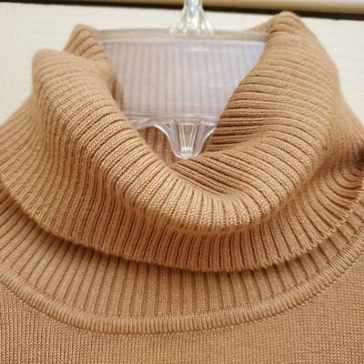 MB-279:   New Sweater size Med. 