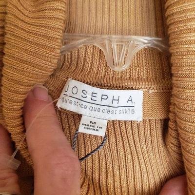 MB-279:   New Sweater size Med. 