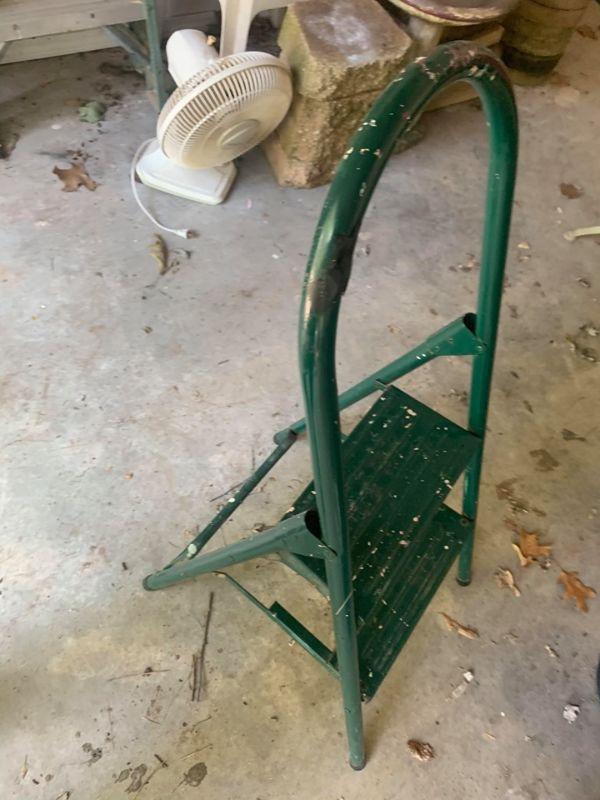 Lot 420 Green Step Ladder