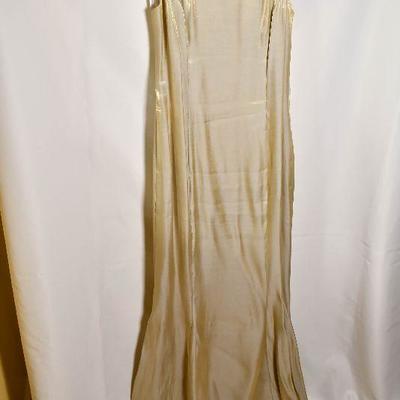 B3-100: Womens Clothing