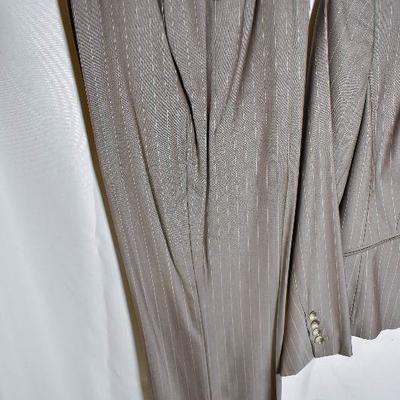 B3-107: Womens Size 8 Anne Taylor Suit