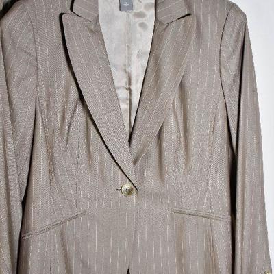 B3-107: Womens Size 8 Anne Taylor Suit