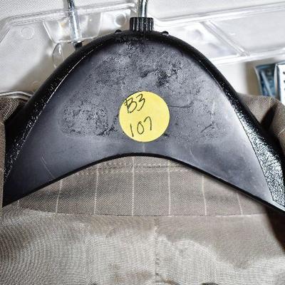 B3-107: Womens Size 8 Anne Taylor Suit