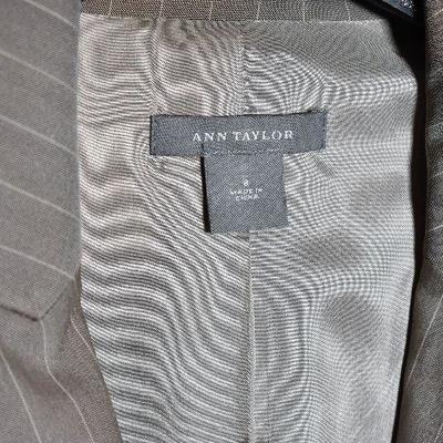 B3-107: Womens Size 8 Anne Taylor Suit