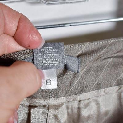 B3-107: Womens Size 8 Anne Taylor Suit