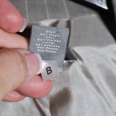 B3-107: Womens Size 8 Anne Taylor Suit