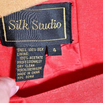 B3-108: Womens Size 4 dresses