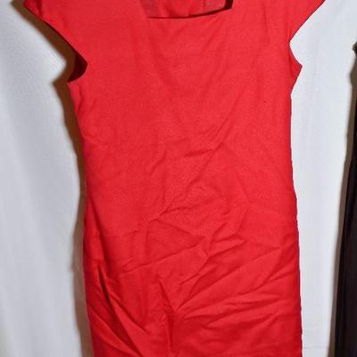 B3-108: Womens Size 4 dresses