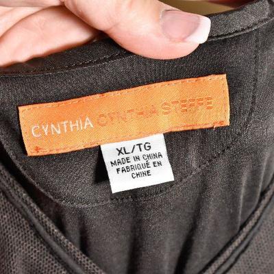 B3-108: Womens Size 4 dresses