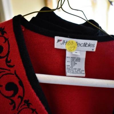 B3-127: Womens Jacket / Sweater Lot