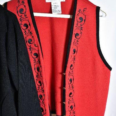 B3-127: Womens Jacket / Sweater Lot