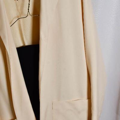 B3-128: Vintage Womens Jacket and More!