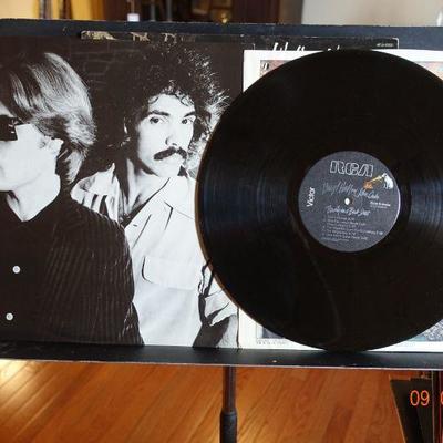 Hall & Oates ~ Beauty on a back street