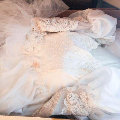 CL1: wedding dress