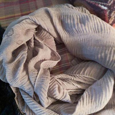 CL4: scarves
