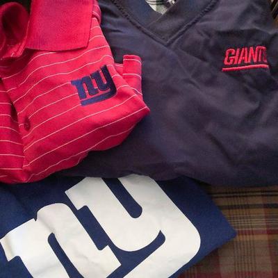 CL21: Mens NY Giants Clothing Lot